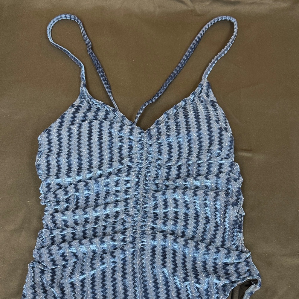 Beautiful Cupshe Blue and Black Zigzag Patterned swimsuit size medium new